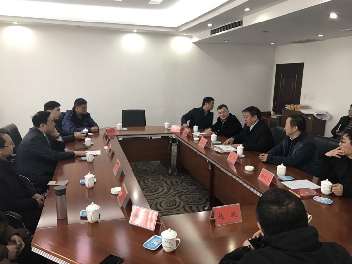 11-鞏義市委書記袁三軍、市人大主任李明楨、市政協(xié)主席談得勝、市委常委、市委辦主任朱軍、副市長劉軍杰、鞏東新區(qū)副主任劉亞濤等與太極實業(yè)董事長、十一科技法人代表趙振元、余才志、陳昌、何斌、趙斌、張松濤、趙遠遠、魏靜等會談.jpg