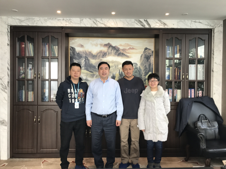 6-趙振元同志和新疆分院張松濤、總包公司房弢、潘柯樾親切合影.jpg