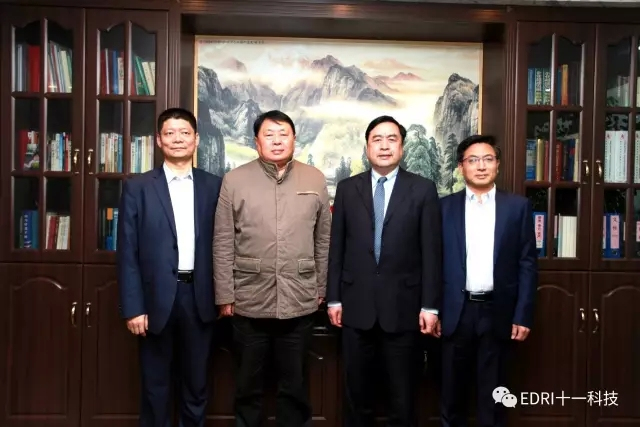 9-趙振元與叢亞東、王鵬程、劉成江在辦公室親切合影.webp.jpg